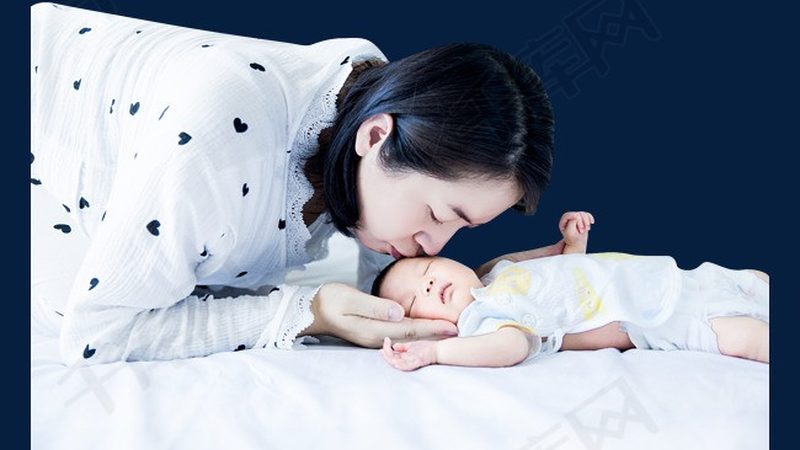 育儿嫂带睡服务，2025年价格表背后的考量因素