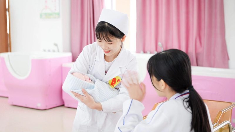 小标题：妊娠纹的成因与影响
