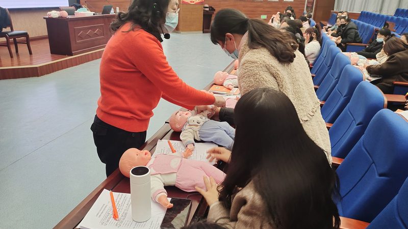 加盟育婴师培训机构，可以享受到以下优势：